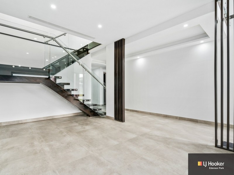 20 Lores Street, Middleton Grange NSW 2171