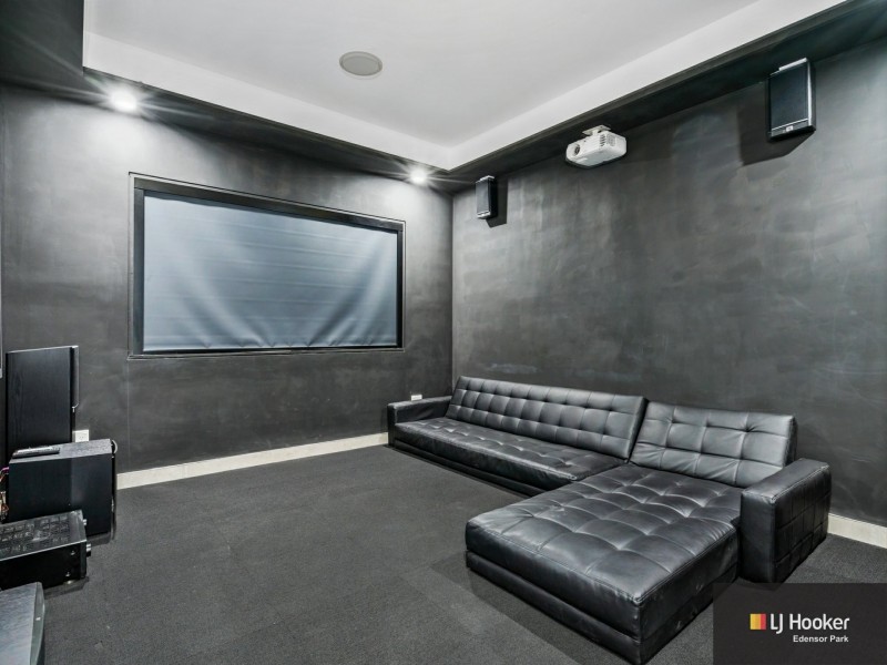 20 Lores Street, Middleton Grange NSW 2171