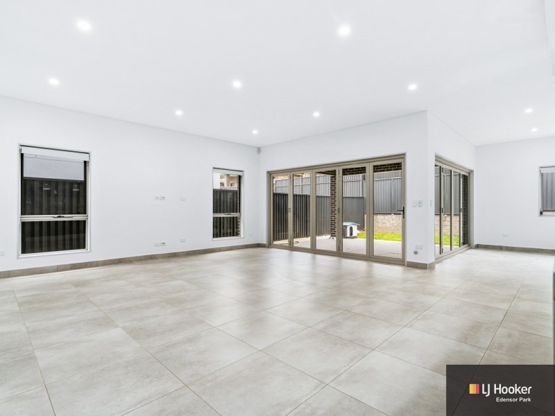 20 Lores Street, Middleton Grange NSW 2171