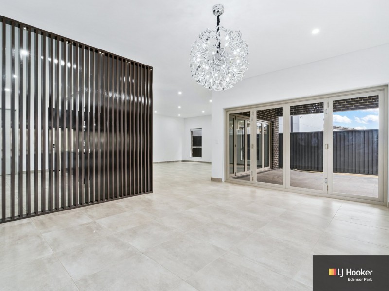 20 Lores Street, Middleton Grange NSW 2171