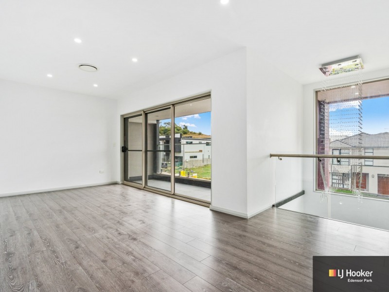 20 Lores Street, Middleton Grange NSW 2171