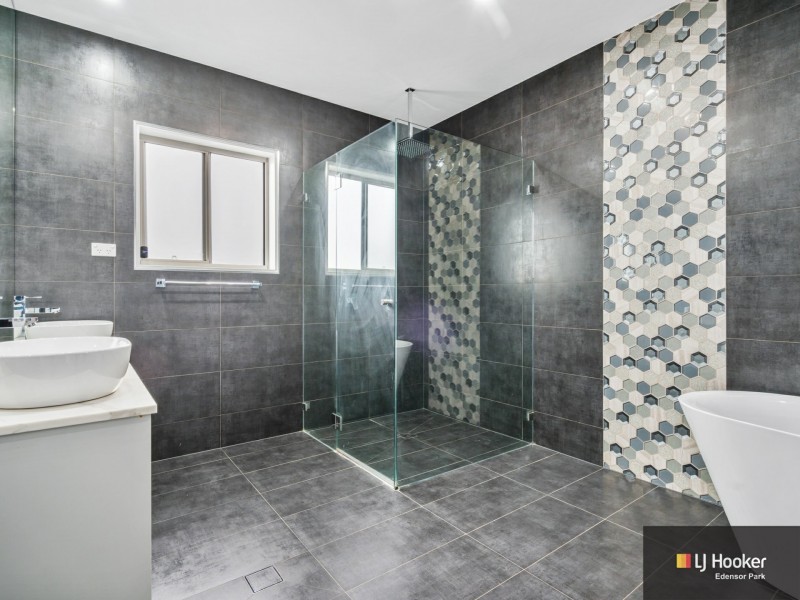 20 Lores Street, Middleton Grange NSW 2171