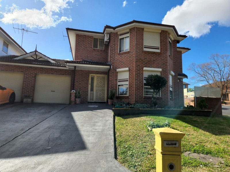 1/46 Sartor Cres, Bossley Park NSW 2176