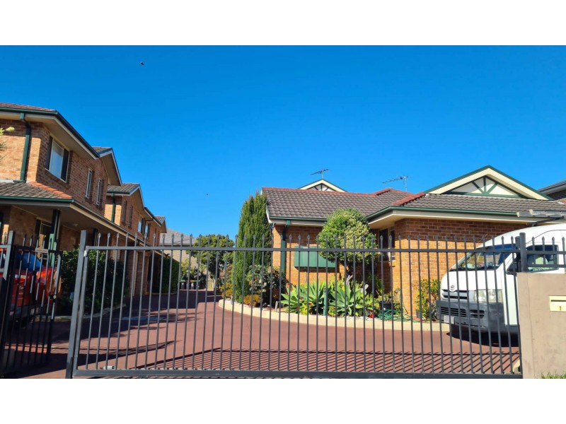 Unit 1/10-12 Webster Road, Lurnea NSW 2170