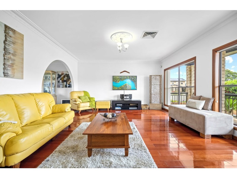 14 Fitzroy Close, St Johns Park NSW 2176