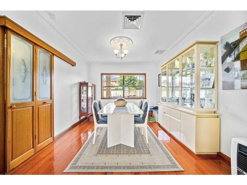 14 Fitzroy Close, St Johns Park NSW 2176