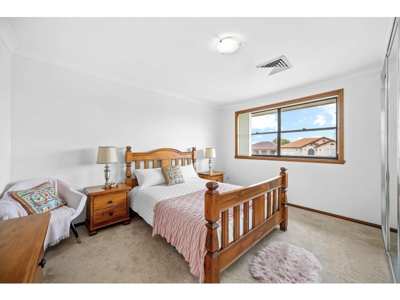 14 Fitzroy Close, St Johns Park NSW 2176