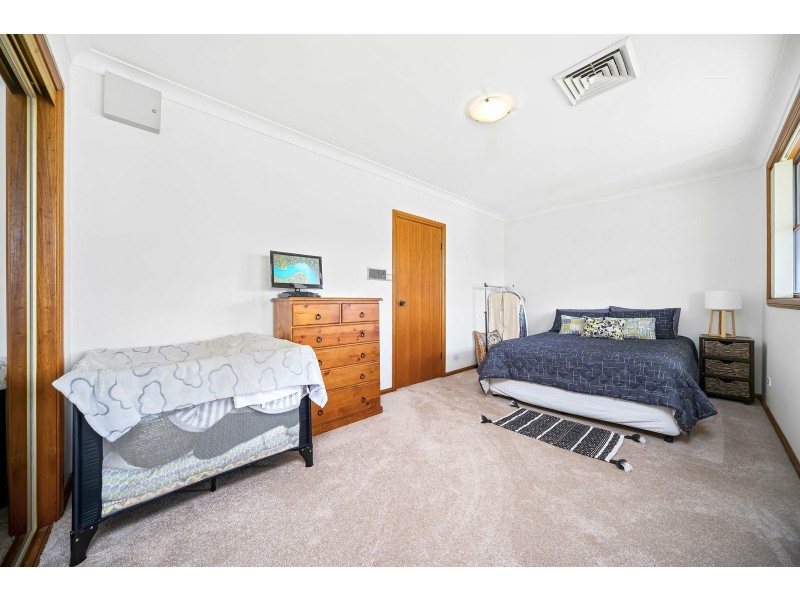 14 Fitzroy Close, St Johns Park NSW 2176