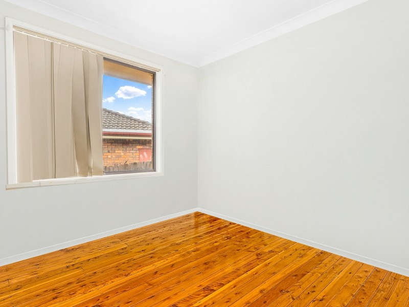 4 Simpson Pl, Leumeah NSW 2560