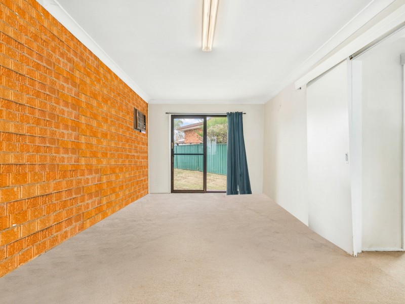 4 Simpson Pl, Leumeah NSW 2560