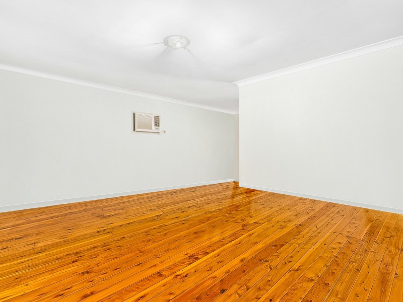 4 Simpson Pl, Leumeah NSW 2560