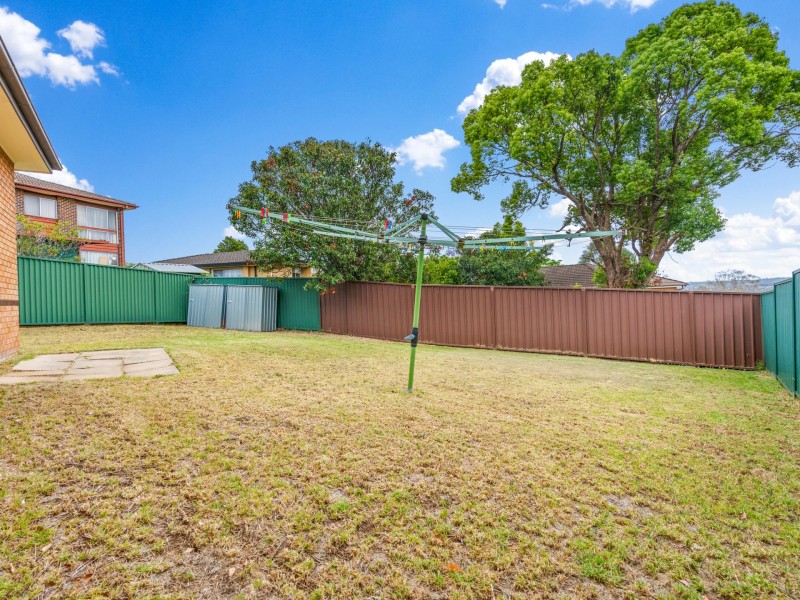 4 Simpson Pl, Leumeah NSW 2560