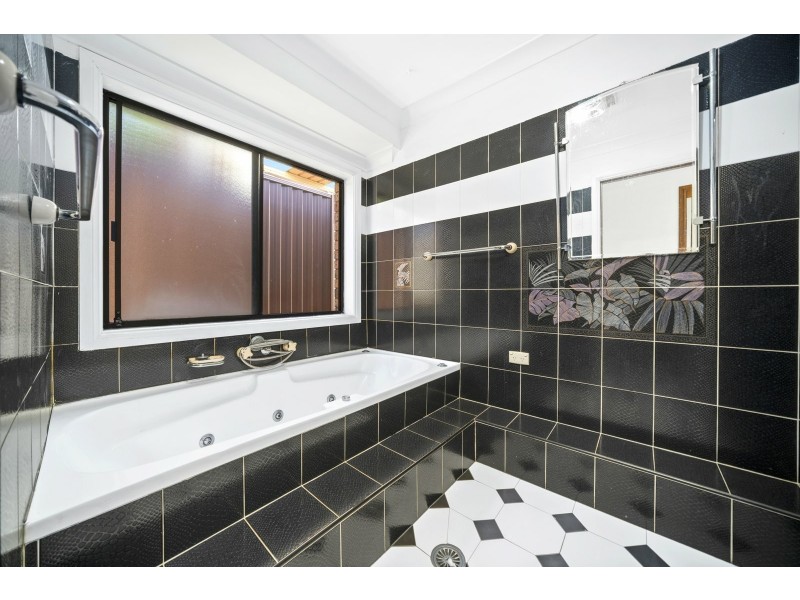 1 Arwon Avenue, Casula NSW 2170