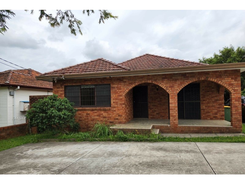 5 Cardigan Road, Greenacre NSW 2190