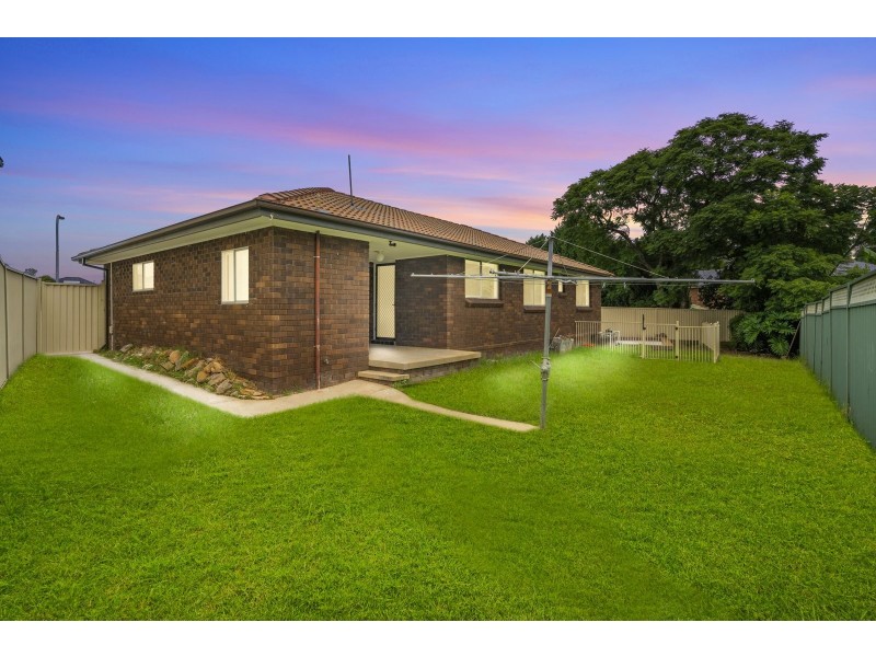 4 Clegg Place, Prairiewood NSW 2176