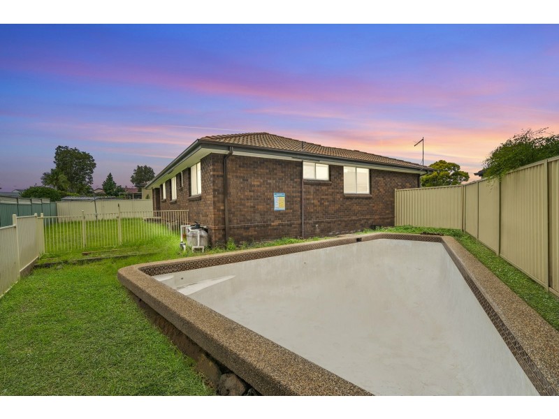 4 Clegg Place, Prairiewood NSW 2176