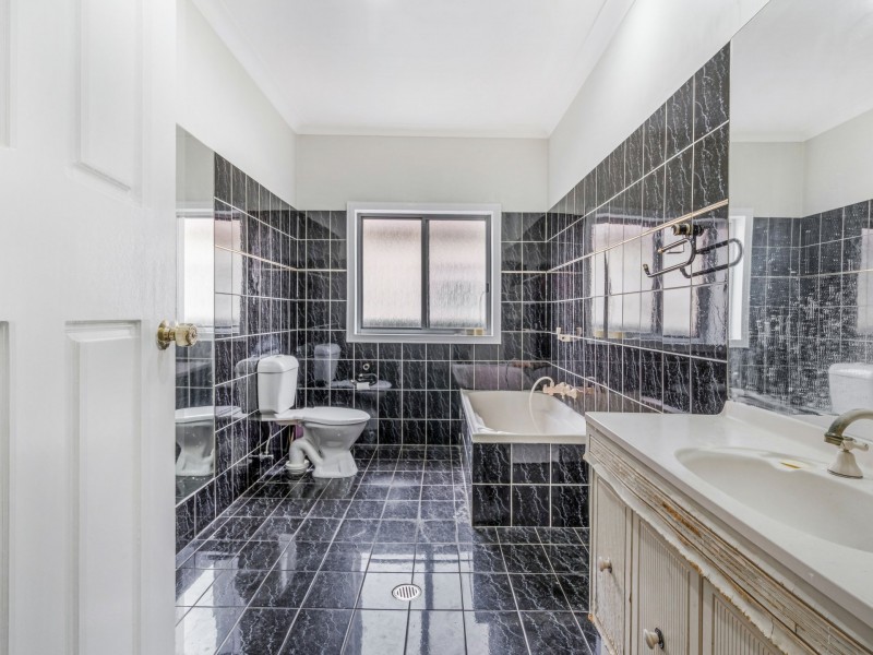 14 Adam Street, Fairfield NSW 2165