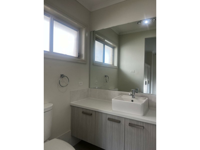 5 Gropler Avenue, Middleton Grange NSW 2171