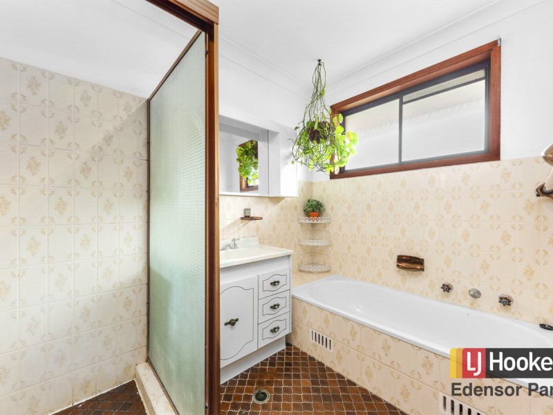 2 Curran Street, Prairiewood NSW 2176