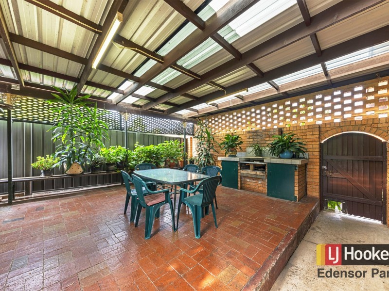 2 Curran Street, Prairiewood NSW 2176