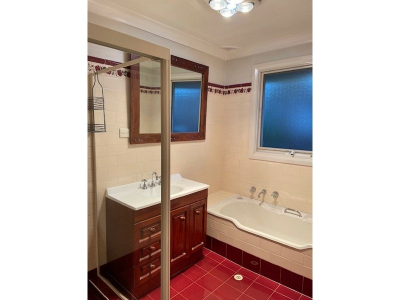 9 Simone Crescent, Casula NSW 2170