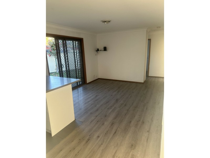 32 Brisbane Road, St Johns Park NSW 2176