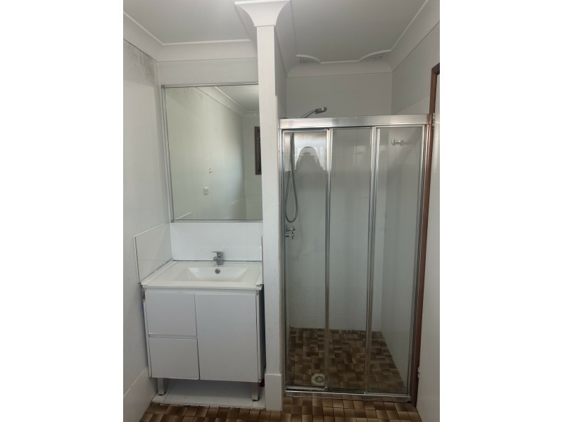 32 Brisbane Road, St Johns Park NSW 2176