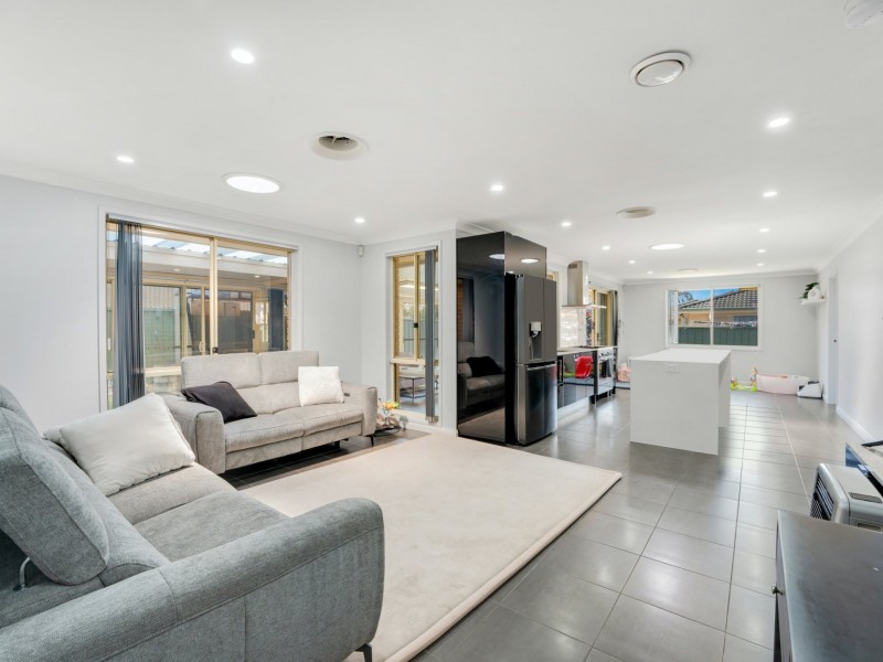 12 Binnaway Avenue, Hoxton Park NSW 2171