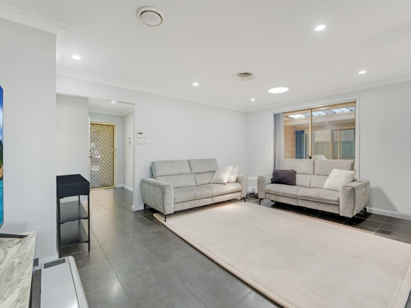 12 Binnaway Avenue, Hoxton Park NSW 2171