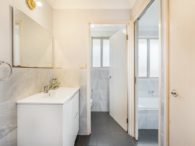 24 Heywood Close, Hinchinbrook NSW 2168