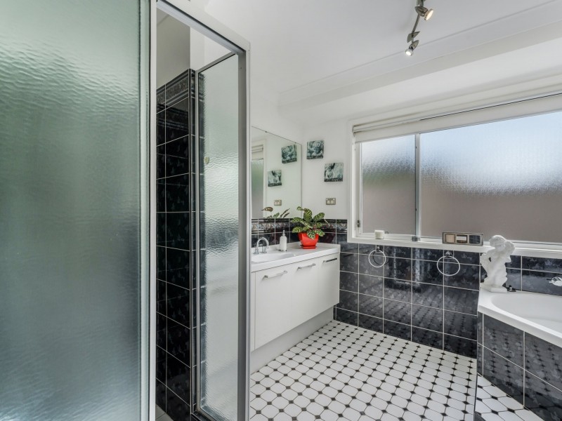 3 Dunk Close, Green Valley NSW 2168