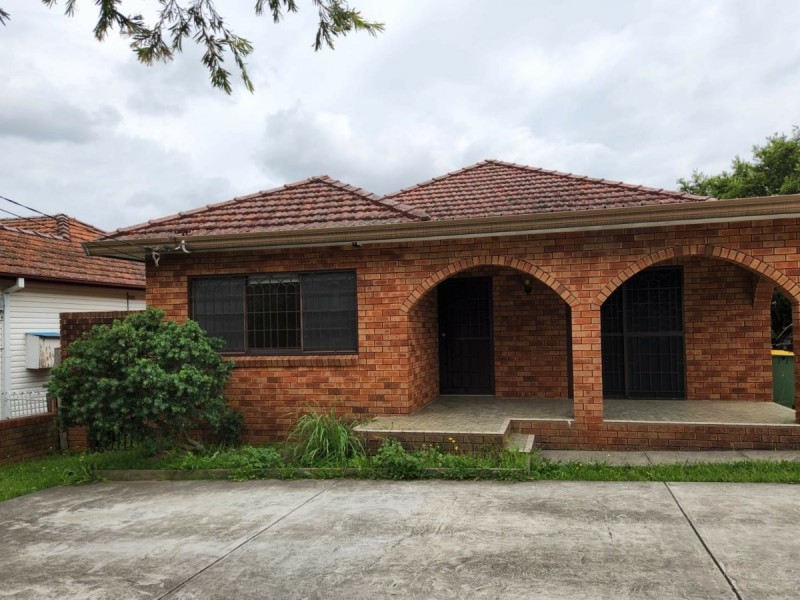 5 Cardigan Road, Greenacre NSW 2190