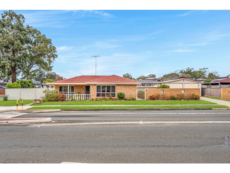 106 Melbourne Road, St Johns Park NSW 2176