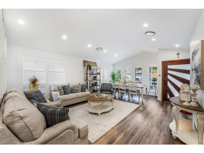 4 Brinsmead Avenue, Middleton Grange NSW 2171