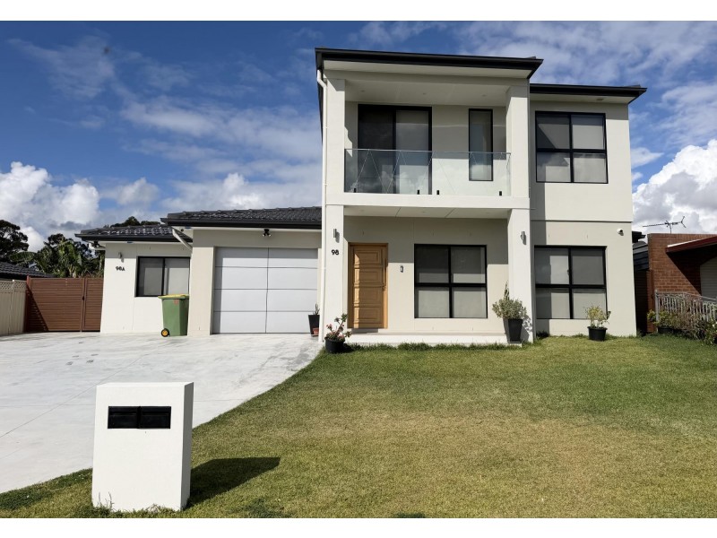 98 Melbourne Road, St Johns Park NSW 2176
