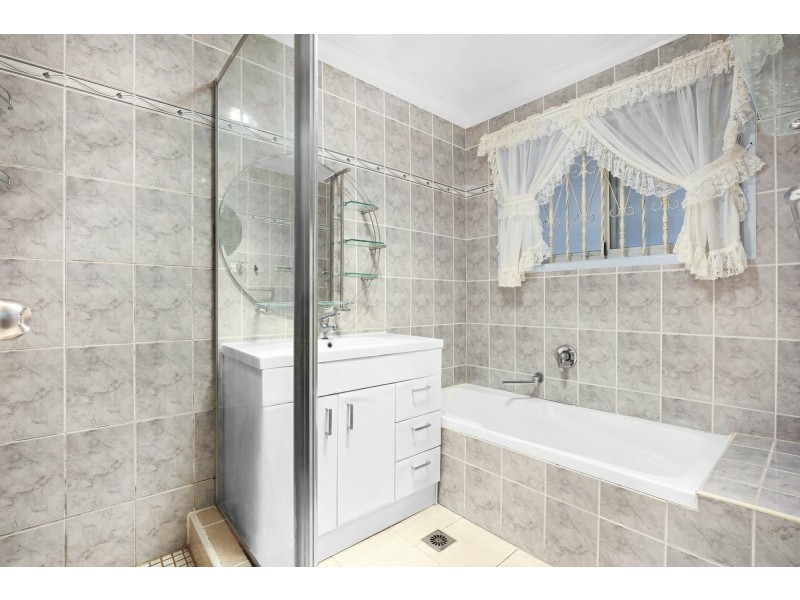 Edensor Park NSW 2176