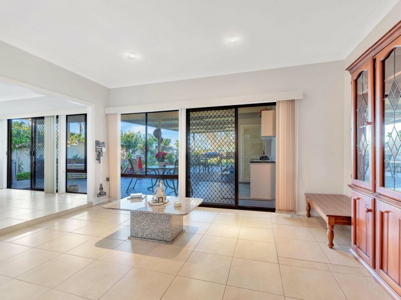 14 Twenty Second Ave, West Hoxton NSW 2171