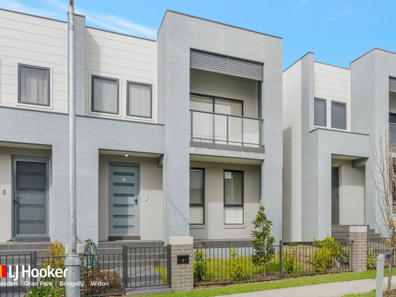 7 Shannon Way, Oran Park NSW 2570