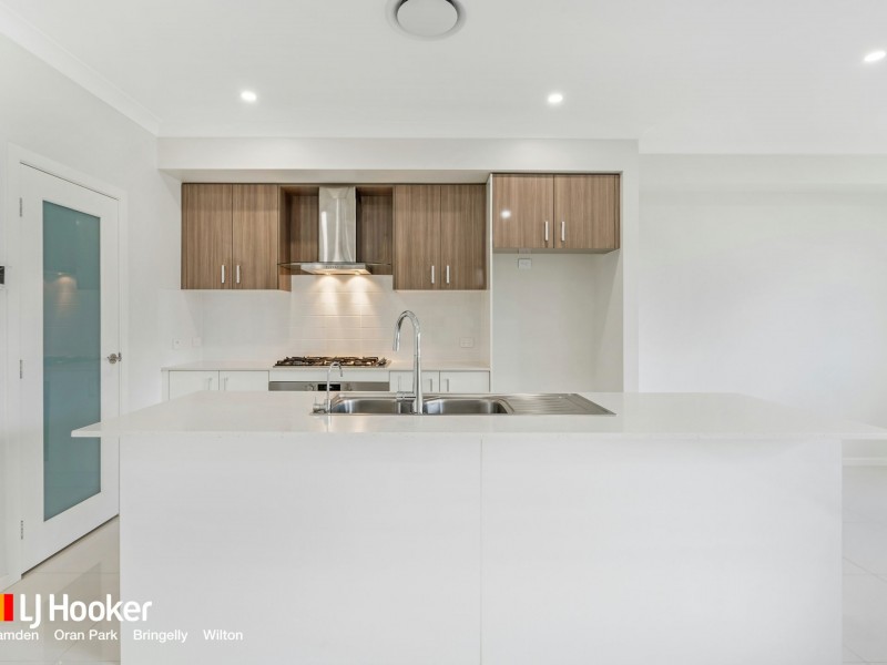 7 Shannon Way, Oran Park NSW 2570