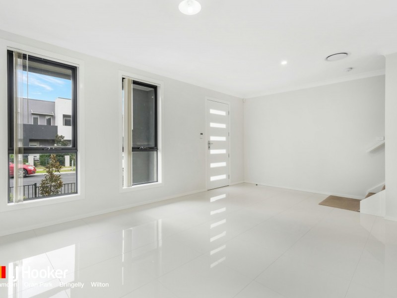 7 Shannon Way, Oran Park NSW 2570