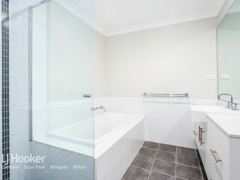 16 Thoroughbred Drive, Cobbitty NSW 2570