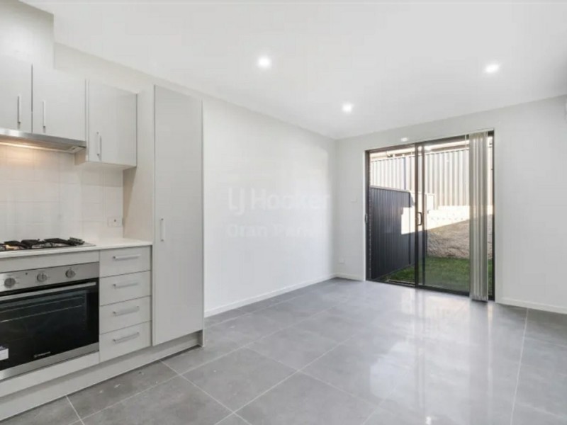 6B Fleece Loop, Oran Park NSW 2570