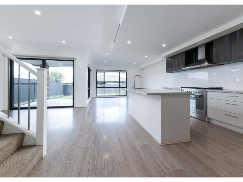 8B Rawlings Street, Oran Park NSW 2570