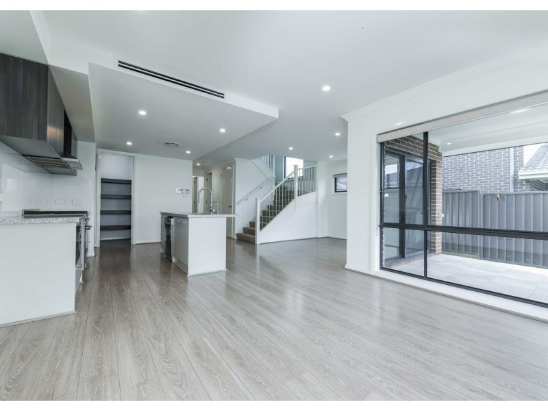8B Rawlings Street, Oran Park NSW 2570