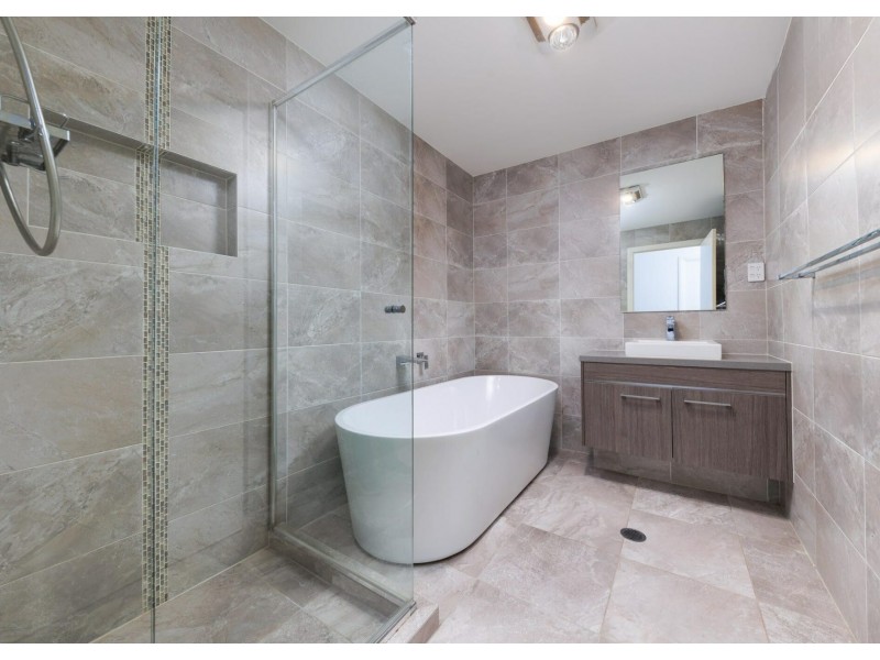 8B Rawlings Street, Oran Park NSW 2570