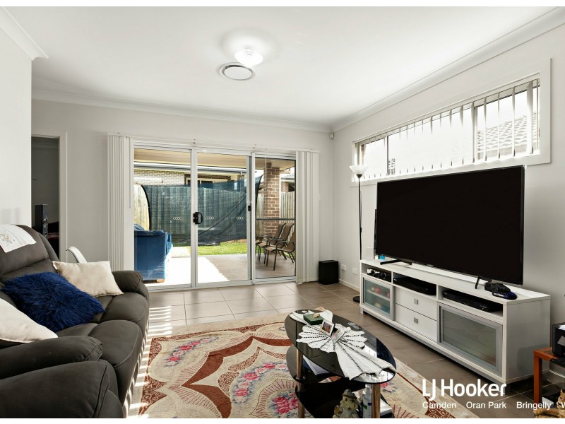 12 Parrott Street, Elderslie NSW 2570
