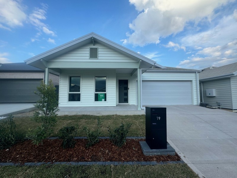 19 Campion Way, Spring Farm NSW 2570