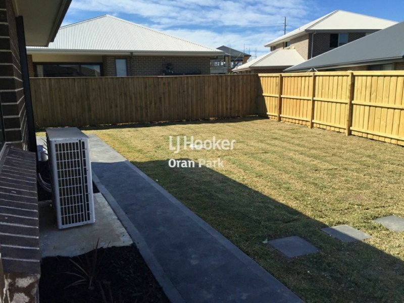 8 Loudon Crescent, Cobbitty NSW 2570