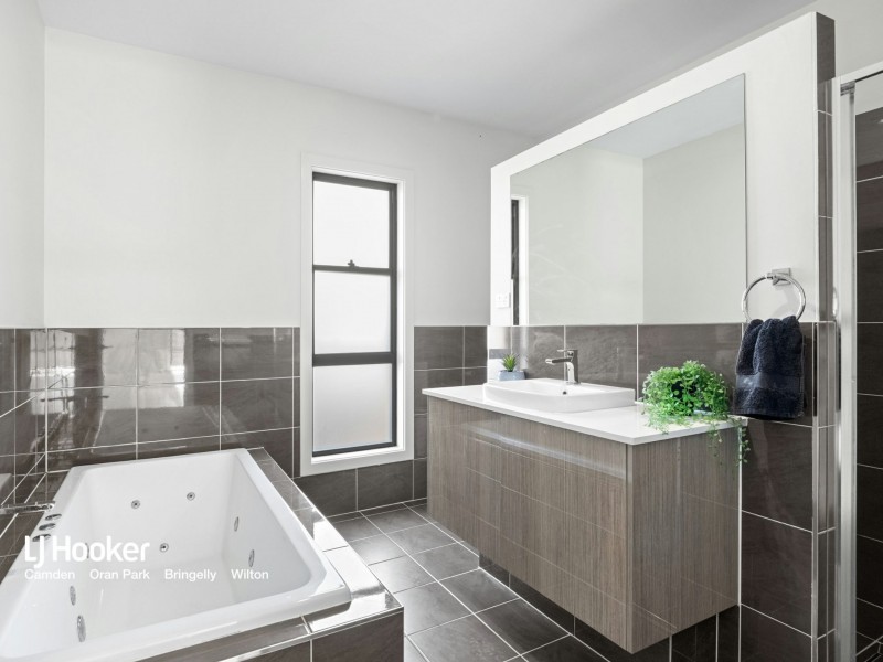 5 Redford Place, Harrington Park NSW 2567