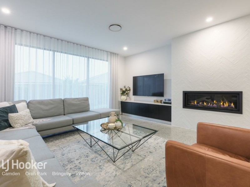 15 Coventry Crescent, Denham Court NSW 2565